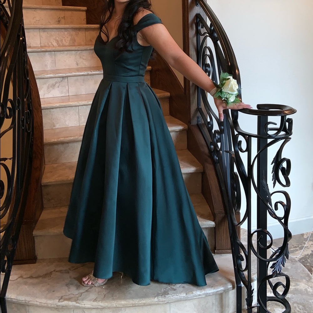 PROM DRESS - Picture 8 of 8